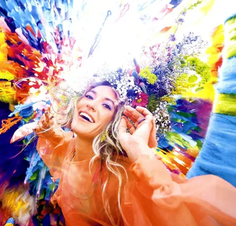 LAUREN DAIGLE