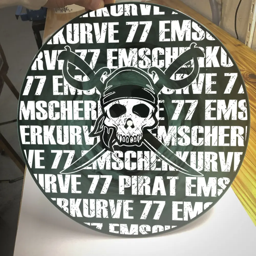 AUGEN ZU UND DURCH