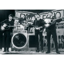 Pohľadnica Postcard: Daily Echo On Stage Performance (Black & White)