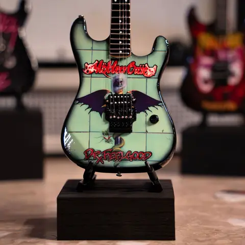 Mini Guitar: Dr. Feelgood