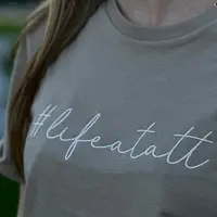 Sandy #lifeatatt - embroidered (T-shirt)