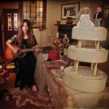 Gwenifer Raymond, Vinyl STRANGE LIGHT OVER GAR...