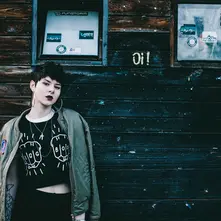 Bigg Boss – Croptop Pěsti (Tričko)