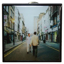 Oasis, Odznak What's The Story Colour Album