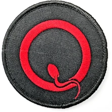 Queens of the Stone Age, Nažehlovačka Q Logo